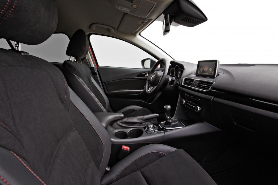 Интерьер Mazda3 Nakama 2016 года  (фото 3 из 22)